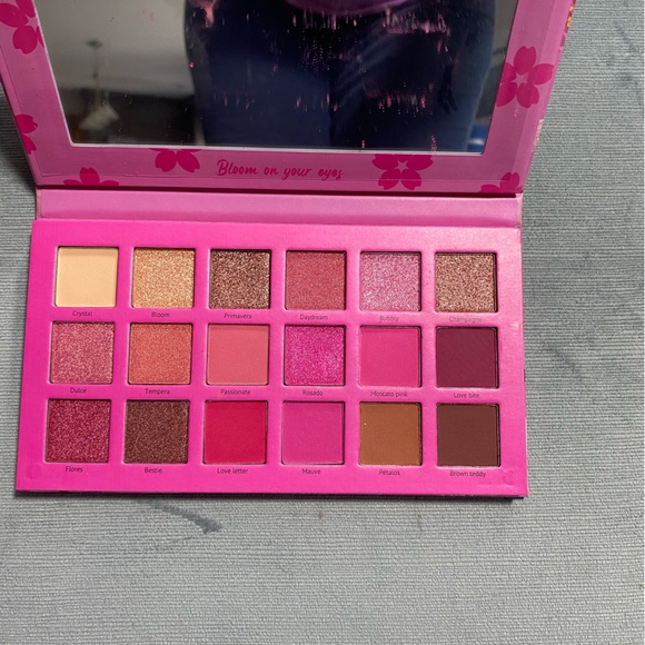 NWT Bride and Bloom cherry blossom, 18 color eyeshadow palette with mirror - Picture 15 of 15